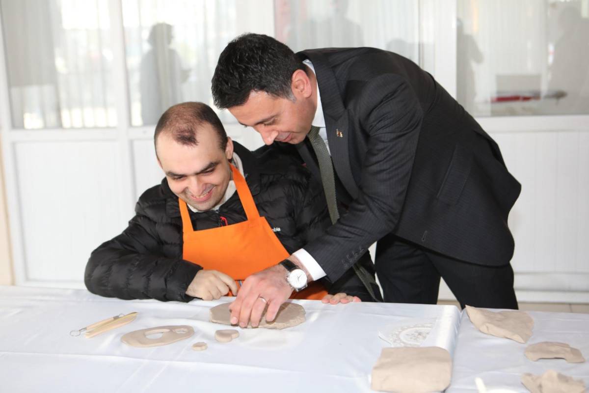 BAYRAKLI BELEDİYESİ’NDEN 3 ARALIK FARKINDALIK ETKİNLİĞİ