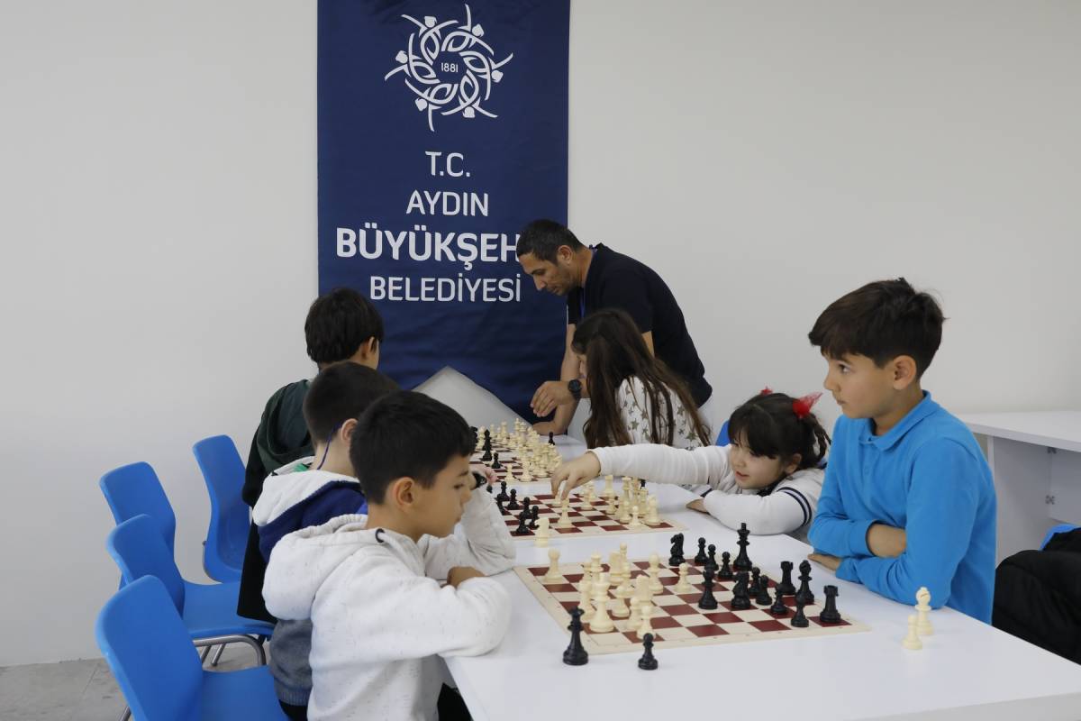 AYDIN BÜYÜKŞEHİR BELEDİYESİ’NİN SATRANÇ EĞİTİMLERİ SÜRÜYOR