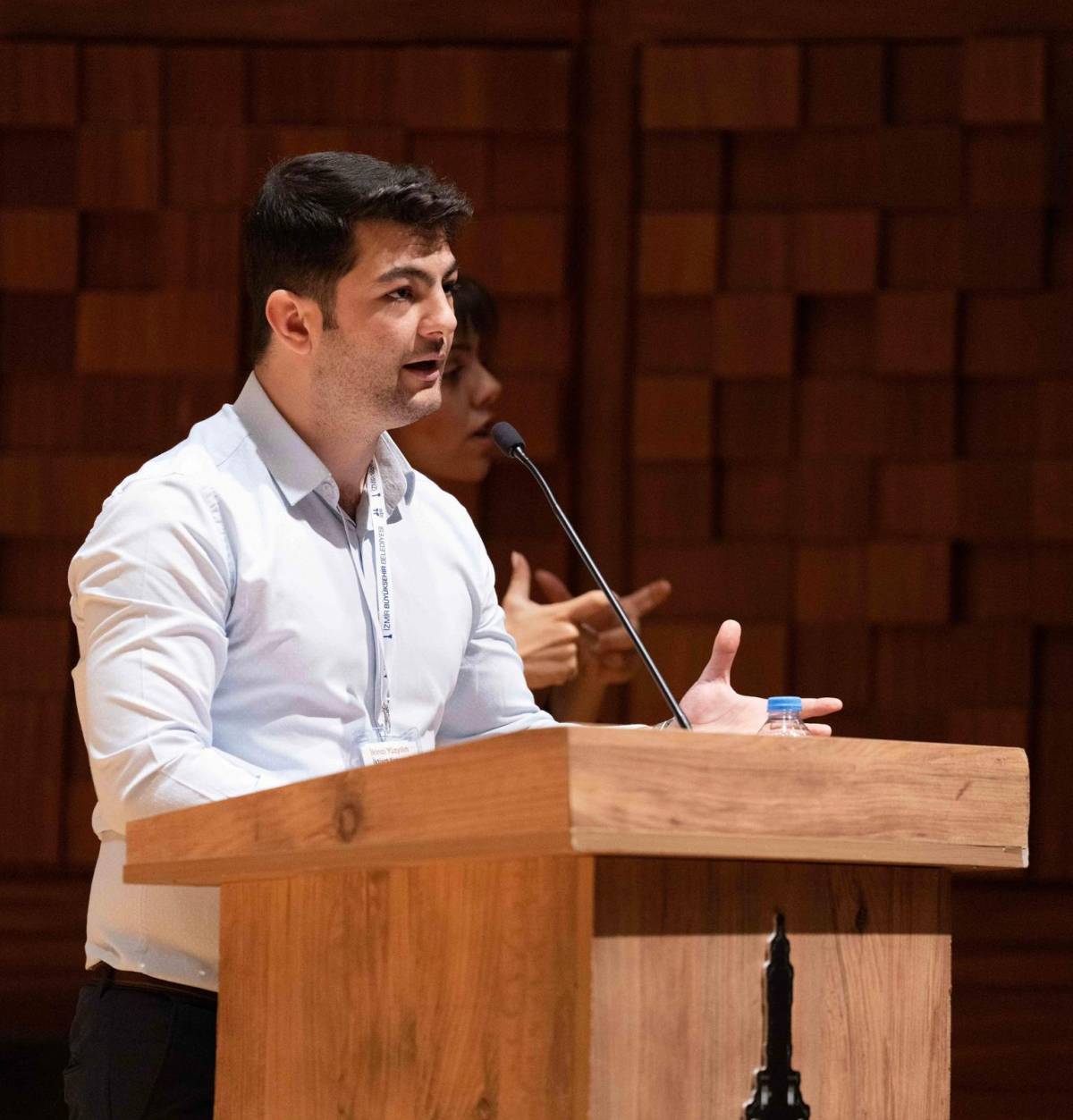 Barınma Hakkı Ticarete Kurban Edildi: Ege'de Depremzede Öğrencilere Vize Ortasında 19.000 TL Şoku!