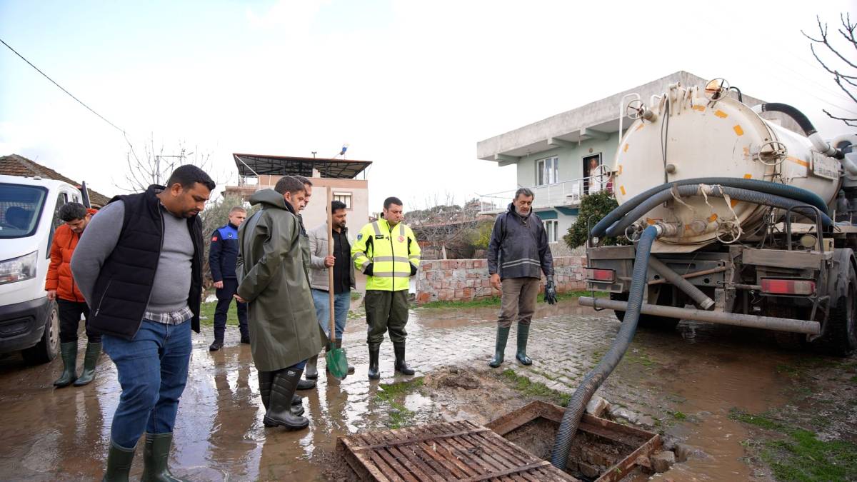 Torbalı Belediyesi'nden Yağmur Mesaisi: Sorunlar Anında Çözüldü!  Başkan Demir Gün Boyu Sahadaydı