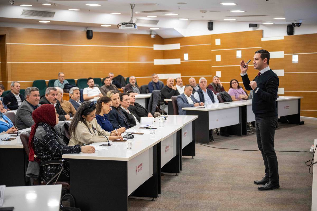 İzmirli muhtarlar Bornova Muhtarlar Akademisi’nde buluştu