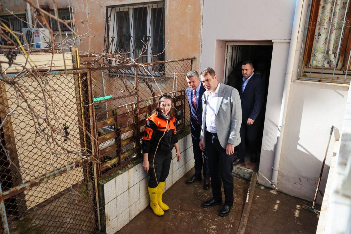 Buca’da sel seferberliği: Başkan Duman ve CHP İl Başkanı Güç sahada