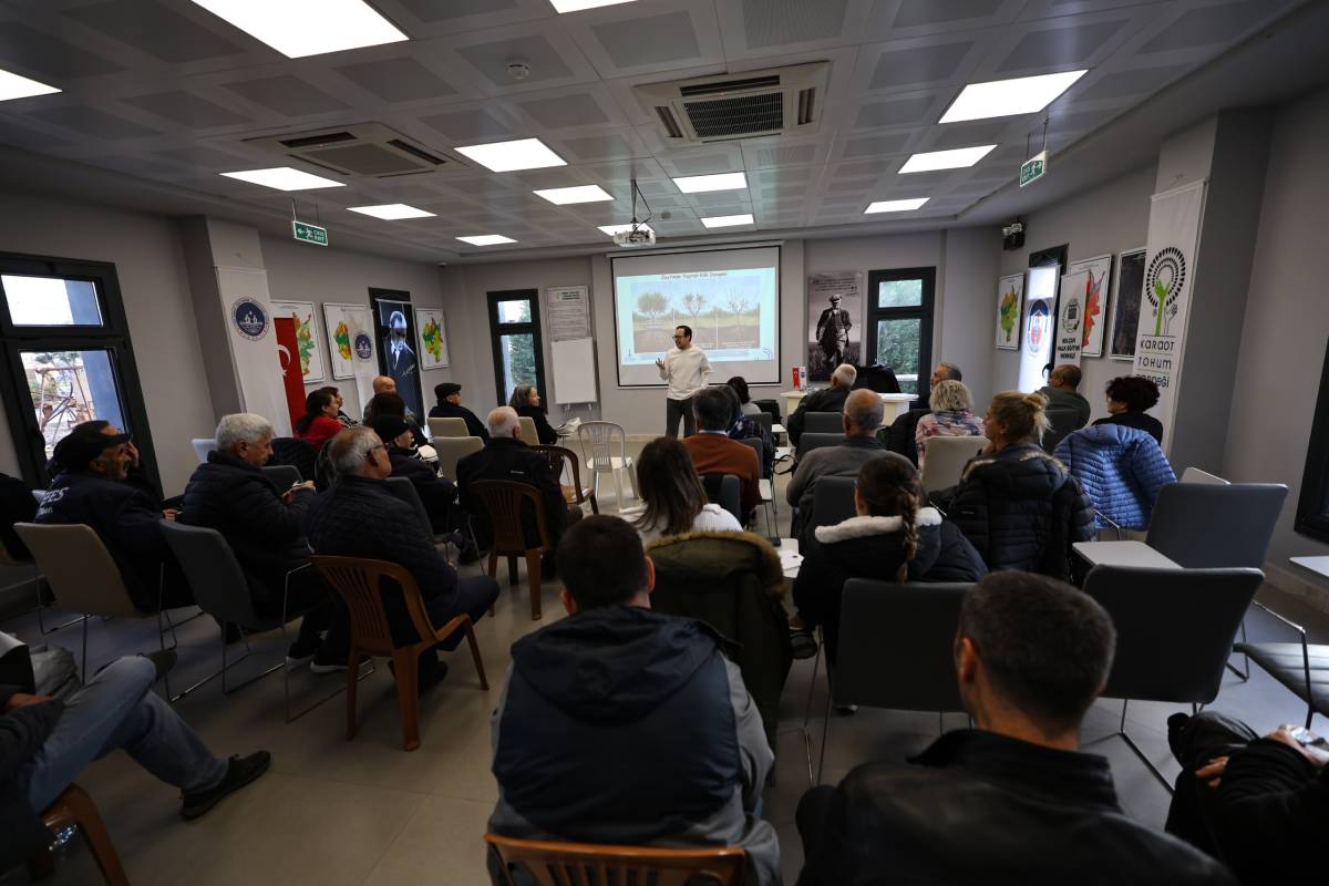 EFES SELÇUK’TA ZEYTİN BUDAMA EĞİTİMİ DÜZENLENDİ