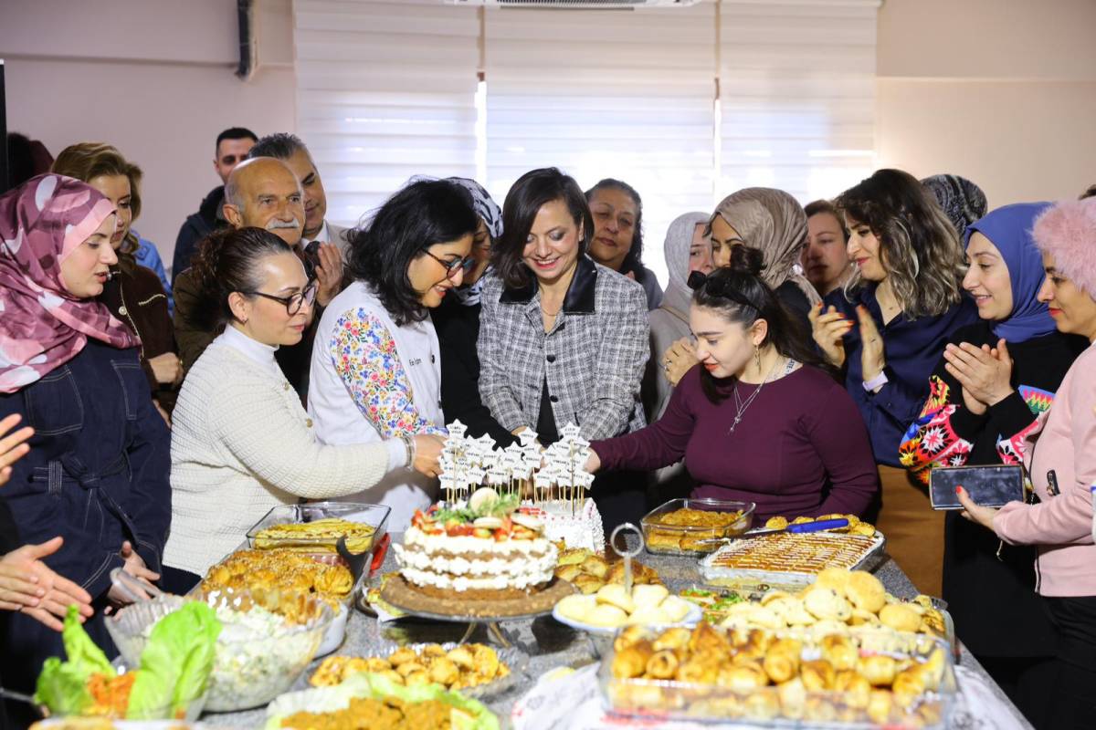 Karabağlar Mutfak Akademi’de Kadın Emeği Taçlandı