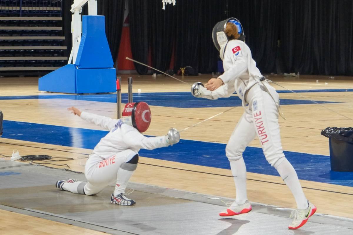 Derin Rüyam Kamiloğlu’nun Adı Eskrim Pistlerinde Yaşadı