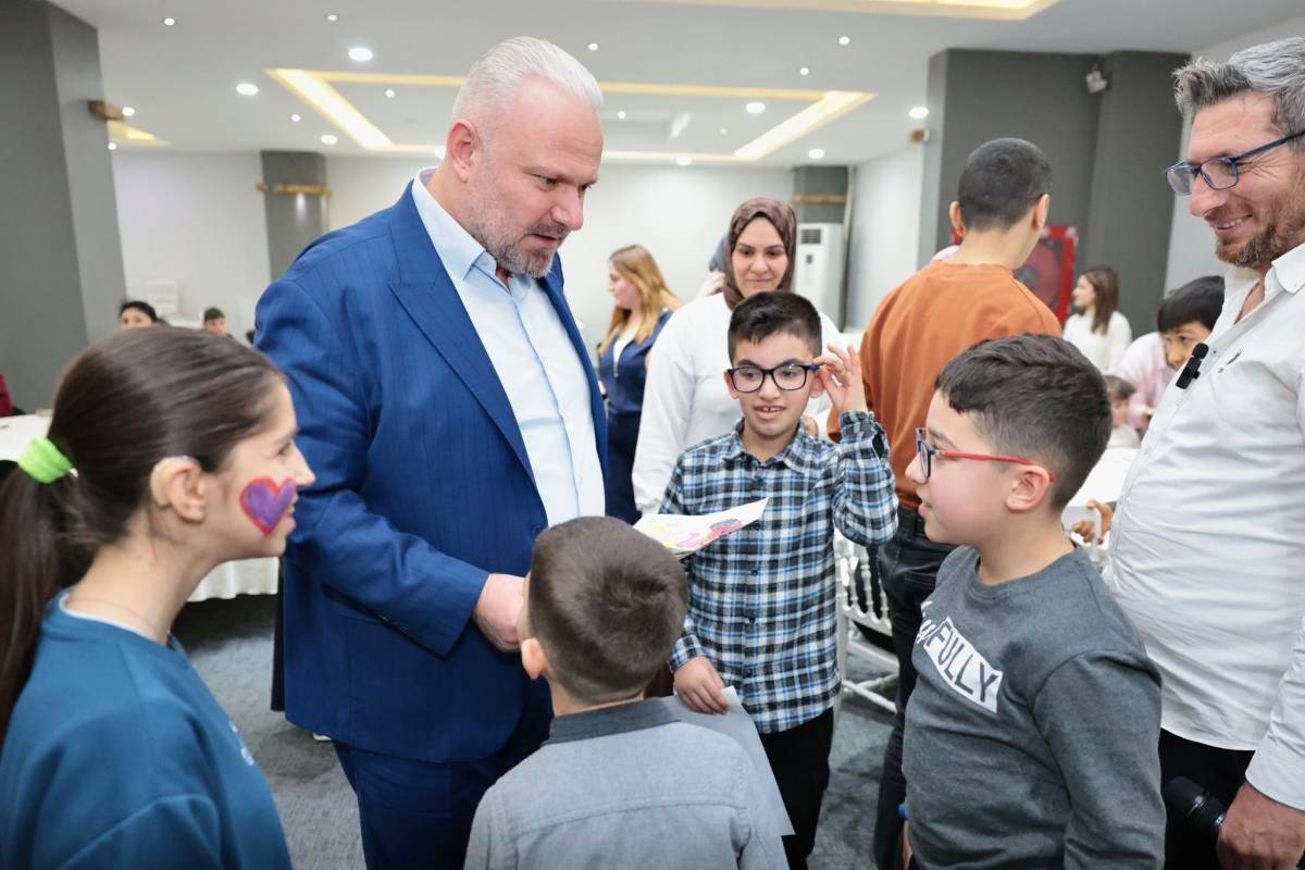 Menemen'de özel çocukların karne sevinci yürekleri ısıttı