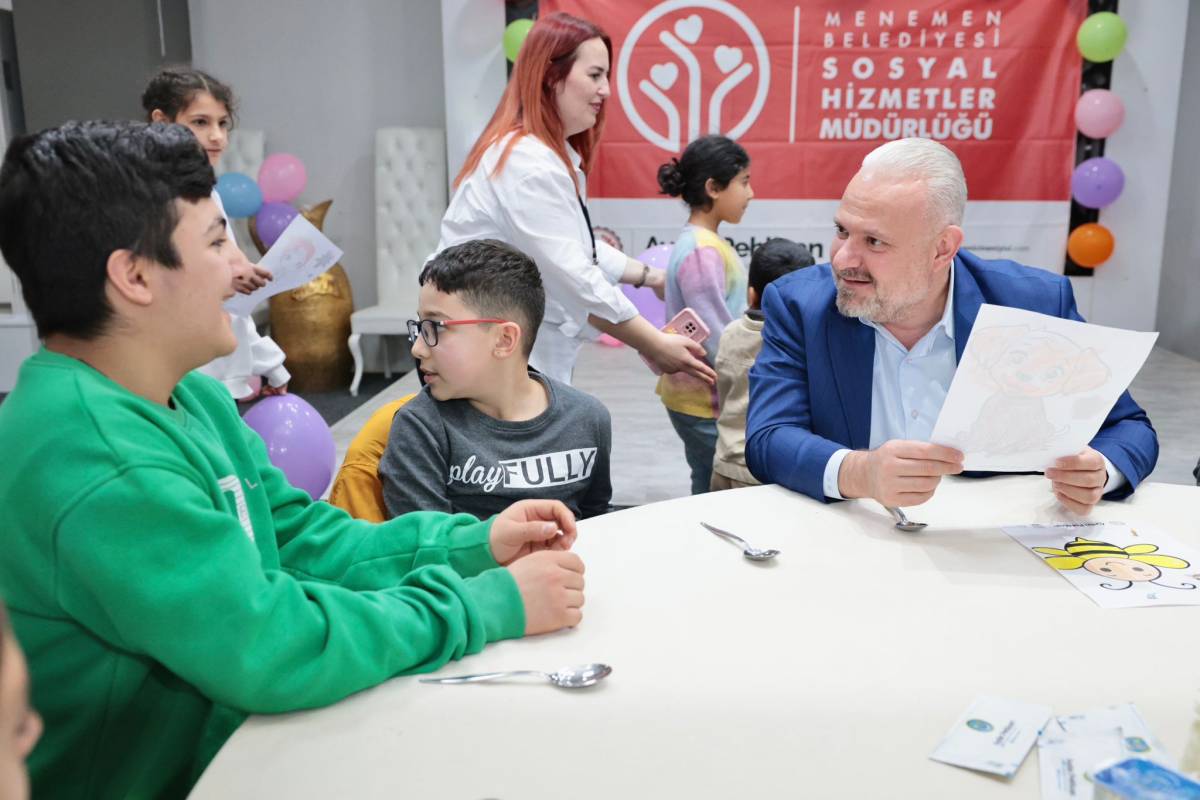 Menemen'de özel çocukların karne sevinci yürekleri ısıttı