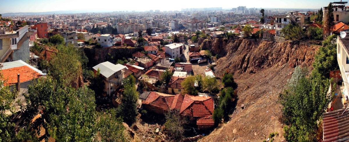 Karşıyaka’da 13 yıllık sorun çözüme kavuşuyor: ‘Taş ocağı’ planları askıda!