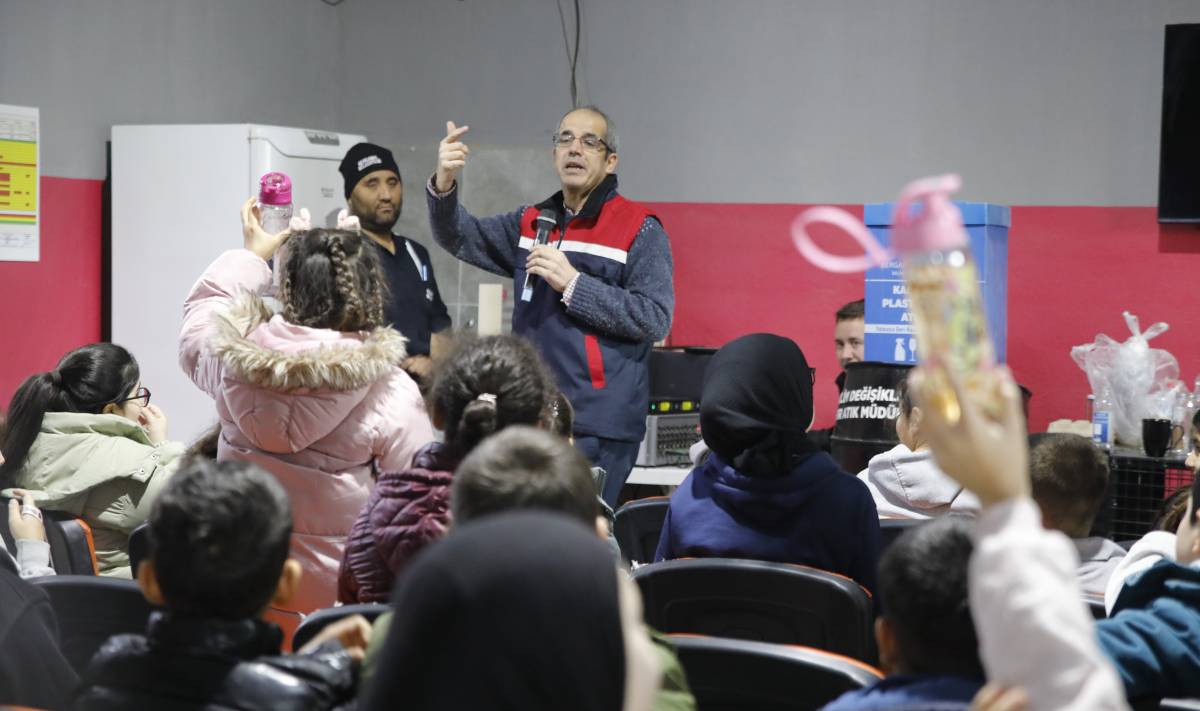 KAĞIT ATIKLAR KİTAP OLSUN” PROJESİYLE ÇEVRE BİLİNCİ AŞILANIYOR