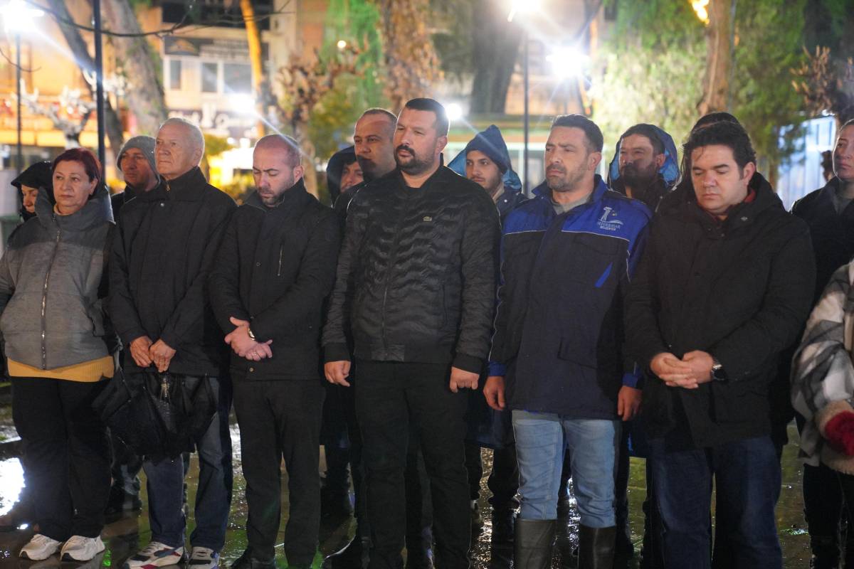 04.17’de duran saat, Seferihisar 6 Şubat’ı unutmadı