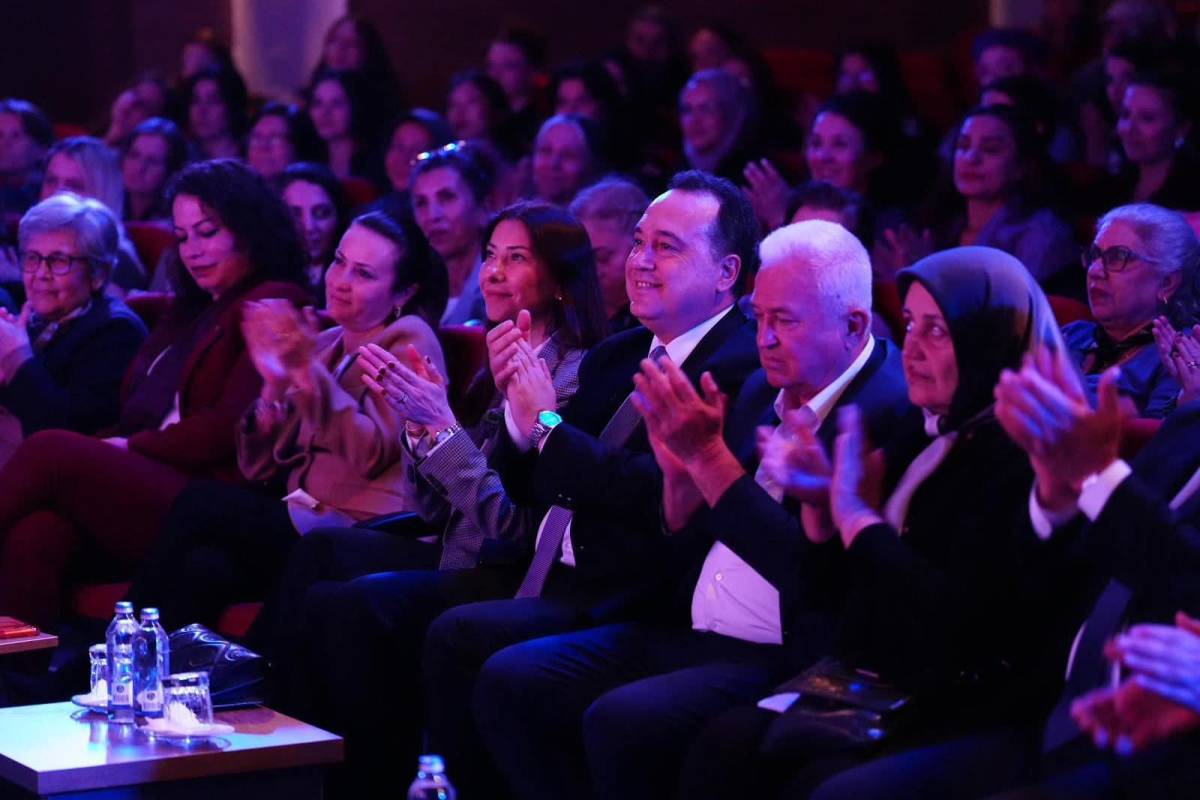 8 Mart’ta Sergiler, Anlatılar ve Yürüyüş