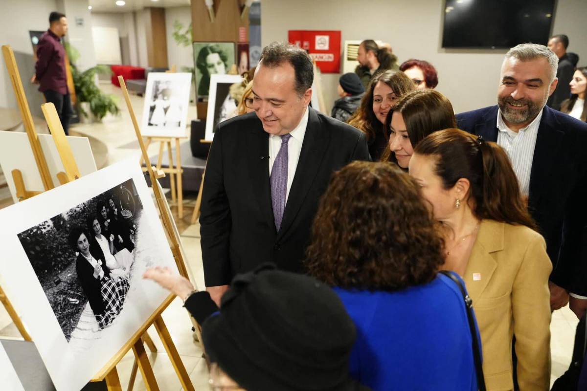 8 Mart’ta Sergiler, Anlatılar ve Yürüyüş