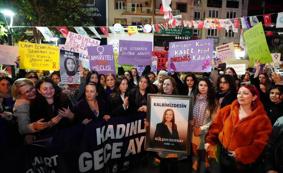 8 Mart’ta Sergiler, Anlatılar ve Yürüyüş