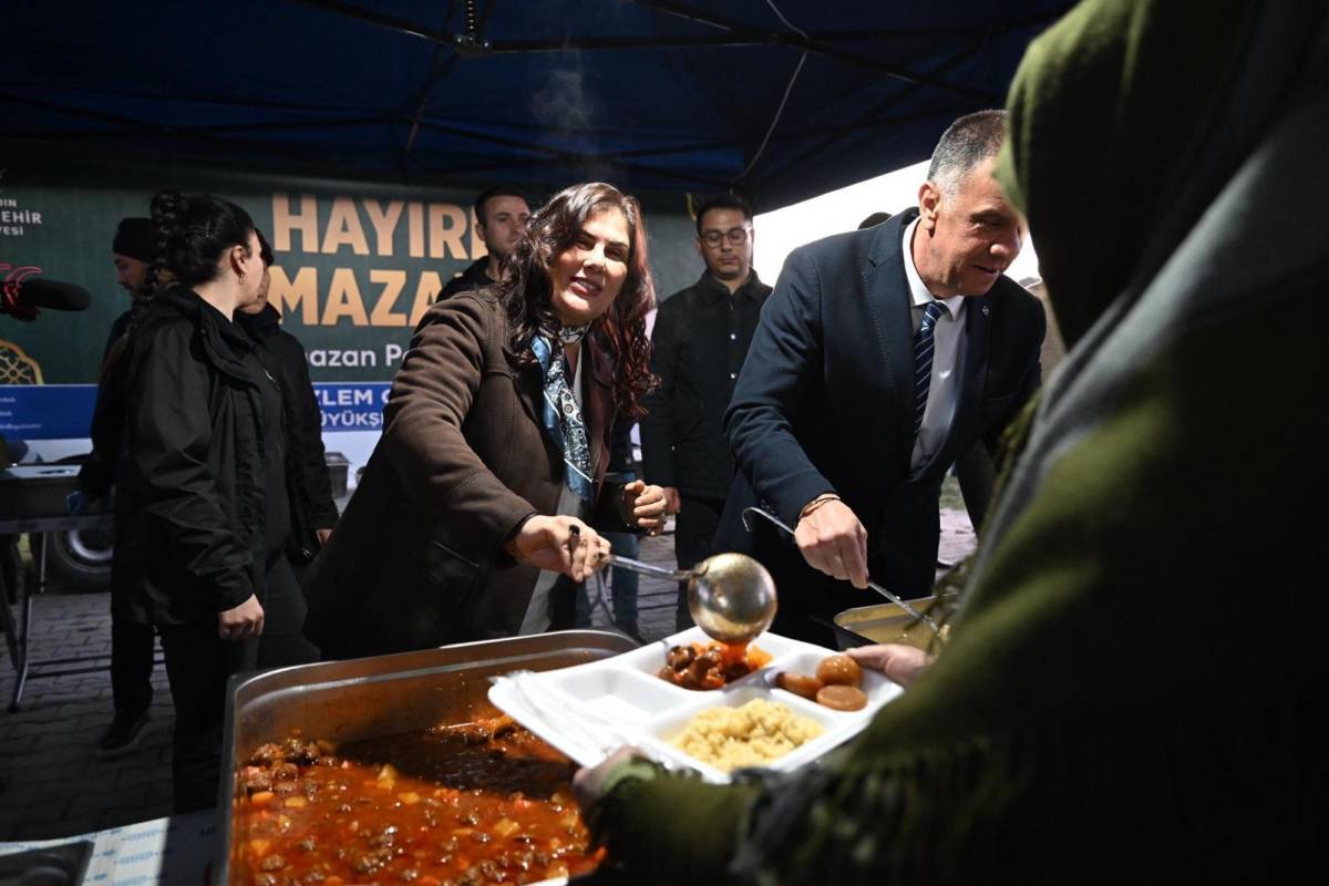 BAŞKAN ÇERÇİOĞLU YENİPAZAR’DA VATANDAŞLARLA İFTAR SOFRASINDA BULUŞTU