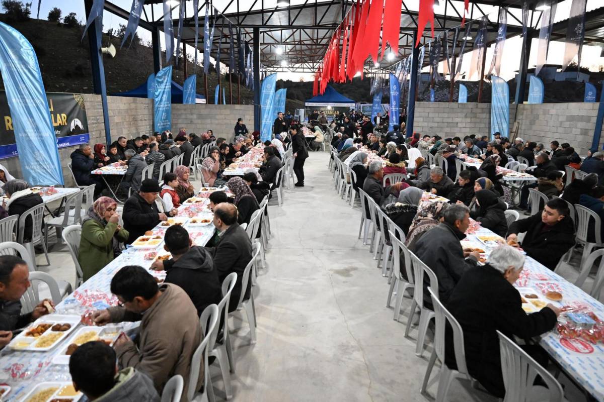 BAŞKAN ÇERÇİOĞLU YENİPAZAR’DA VATANDAŞLARLA İFTAR SOFRASINDA BULUŞTU