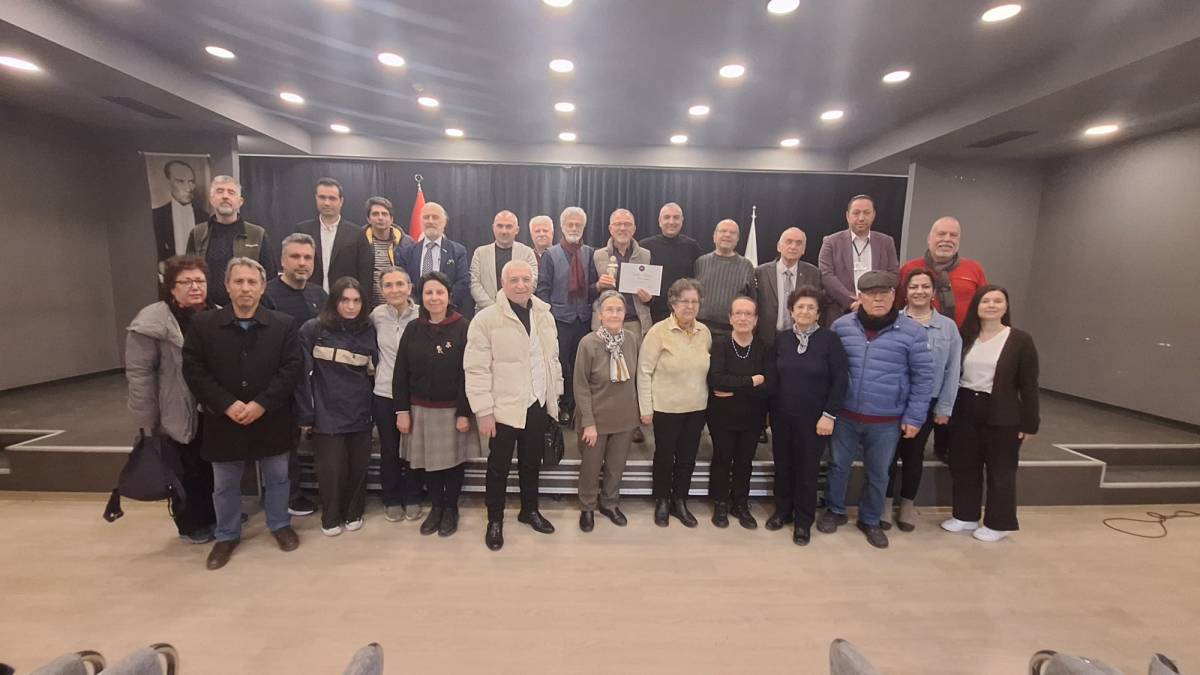 Bornova’da şiir dolu alkış