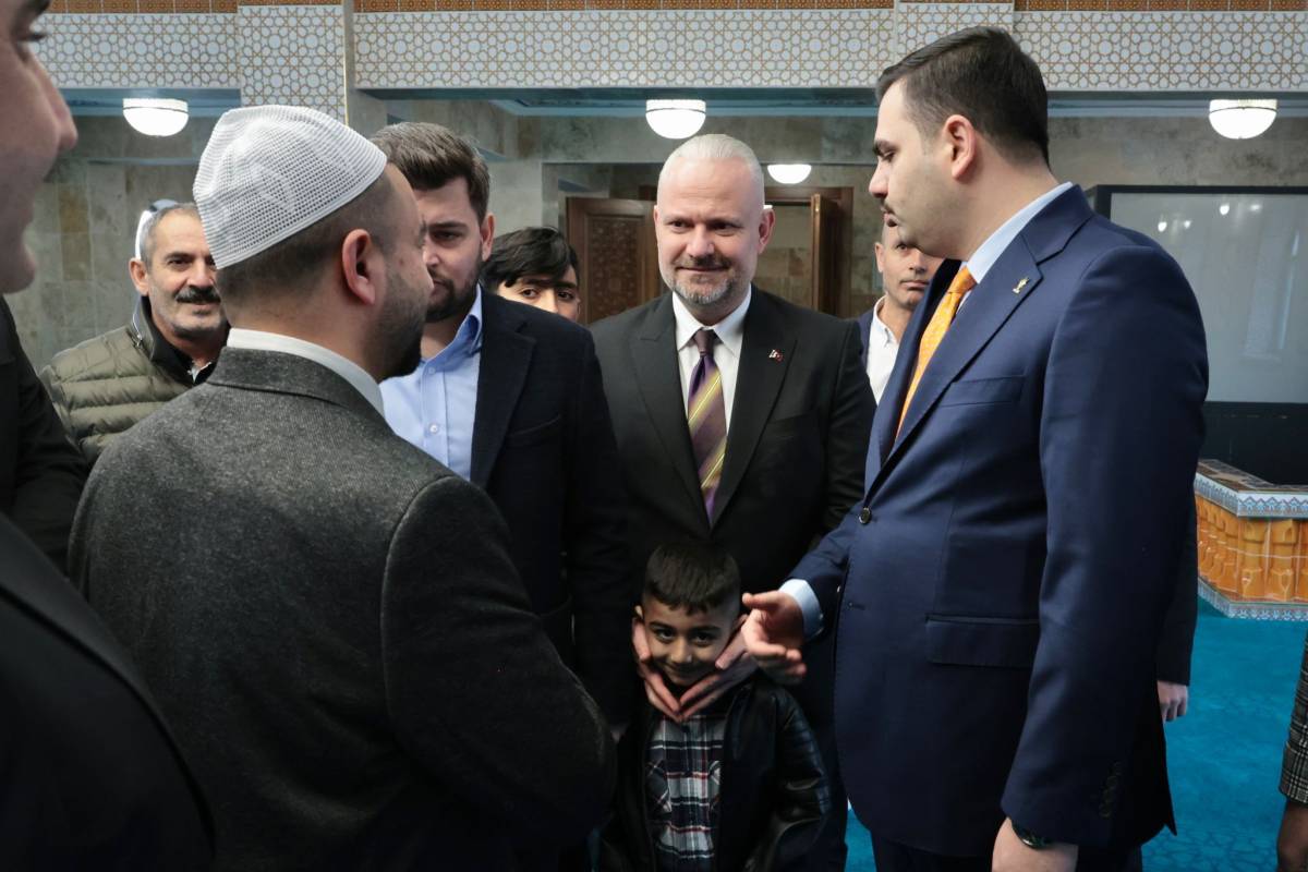 Binlerce Menemenli tek yürek oldu