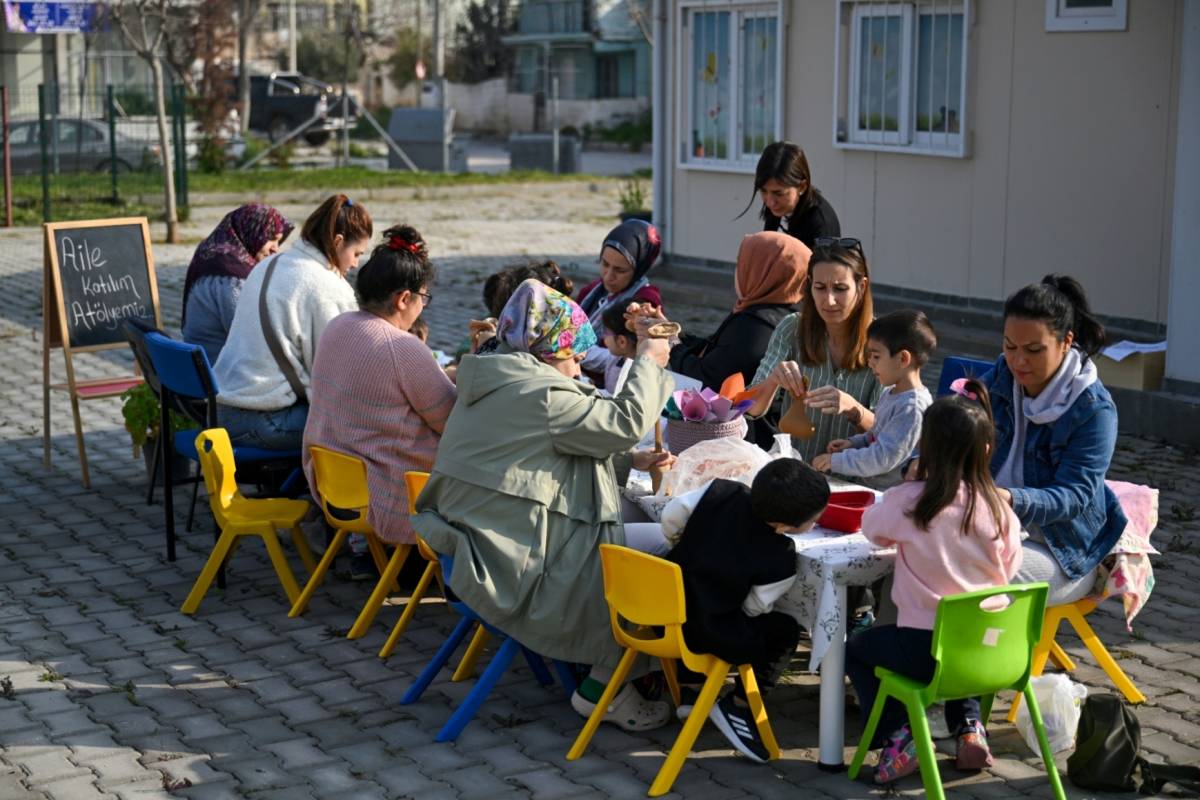 Bornovalı miniklere “Çim Adam Atölyesi”